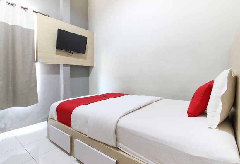 پانسیون Reddoorz Plus Near Upn Jogjakarta 2