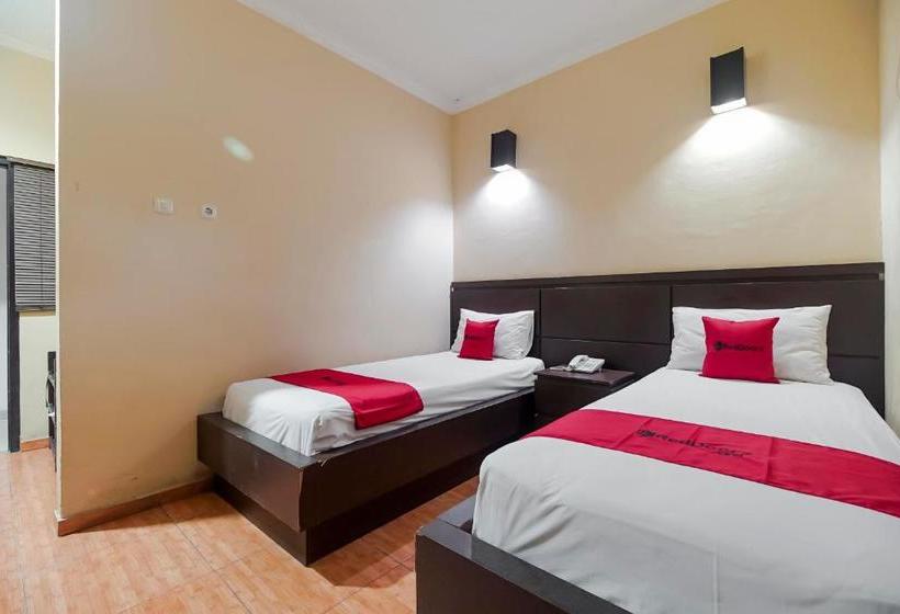 بنسيون Reddoorz Near Pantai Tanjung Pendam