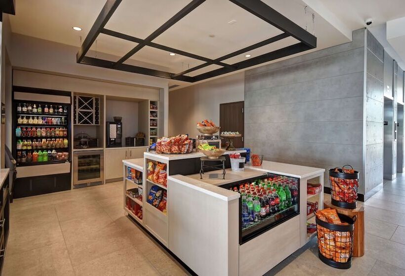 هتل Hilton Garden Inn Lansing West