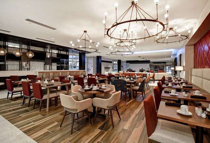 هتل Hilton Garden Inn Lansing West