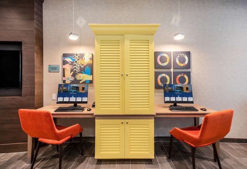 فندق Home2 Suites By Hilton Carlsbad
