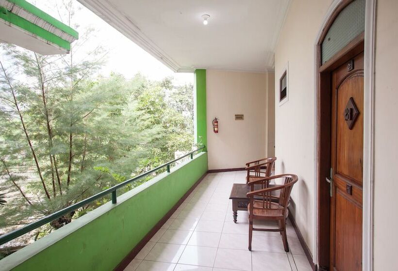 پانسیون Reddoorz @ Genteng Surabaya 2
