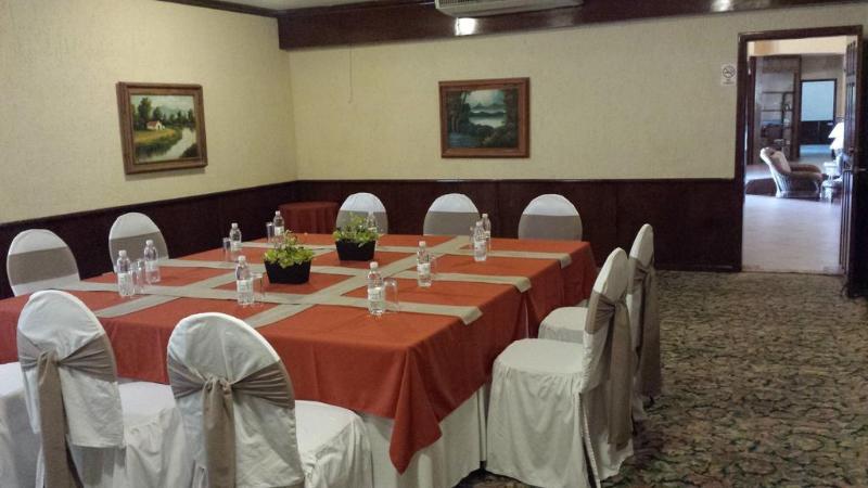 استراحتگاه Grand Plaza La Paz  And Suites