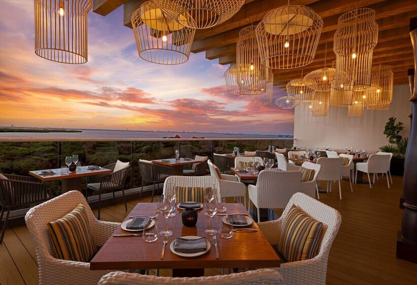 استراحتگاه Hilton Cancun Mar Caribe