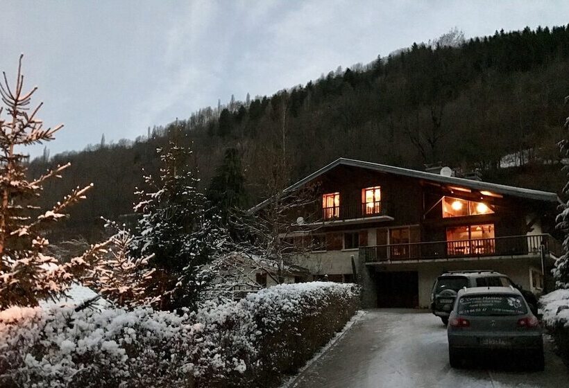 تختخواب و صبحانه Chalet Tioli