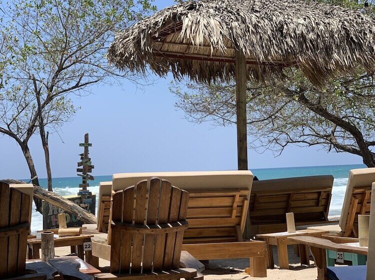 هتل Banana Beach