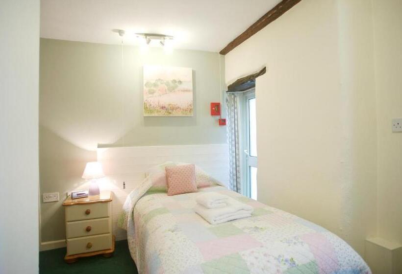 بنسيون The Old Bridge House