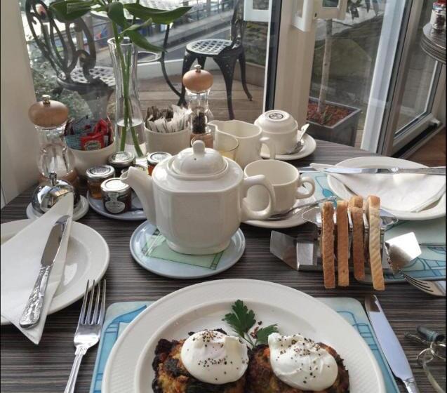 بنسيون The Old Bridge House