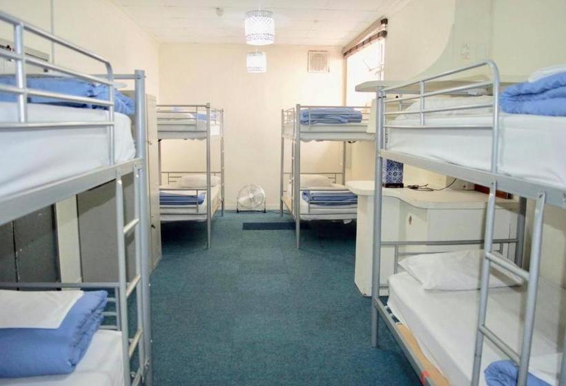 هاستل The Station Backpackers