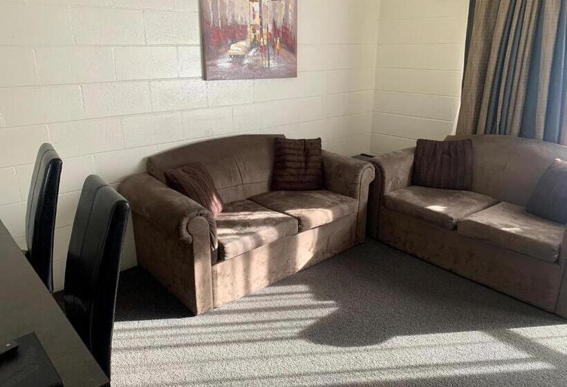 هتل Admirals Motor Inn