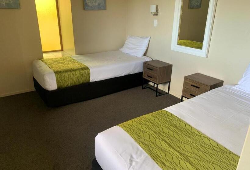 هتل Admirals Motor Inn