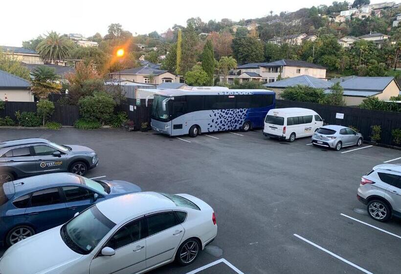 هتل Admirals Motor Inn