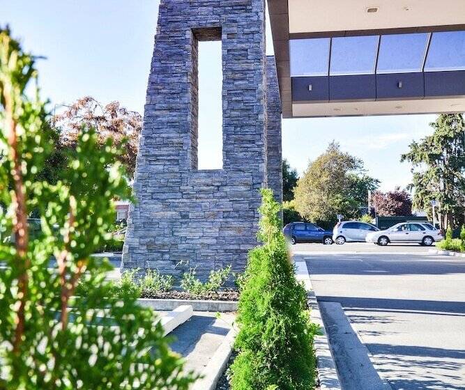 هتل Carnmore Chateau Marlborough