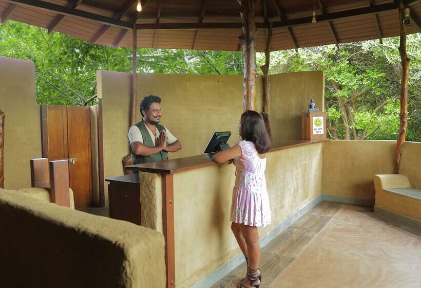 ホテル Leopard Nest   Glamping In Yala