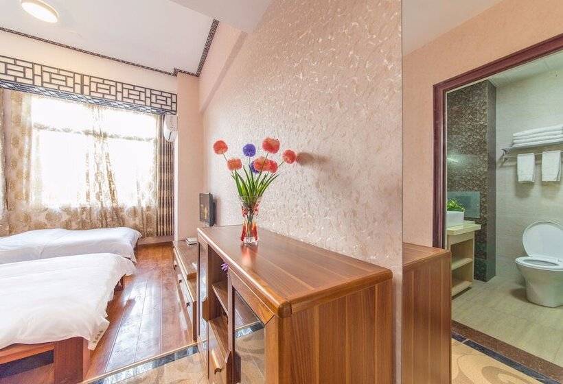 هتل The Home Of Art And Painting