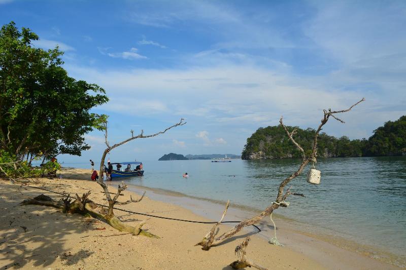 هتل The Jemuruk Island Resort