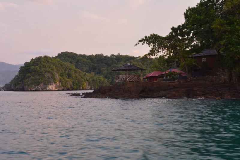 هتل The Jemuruk Island Resort