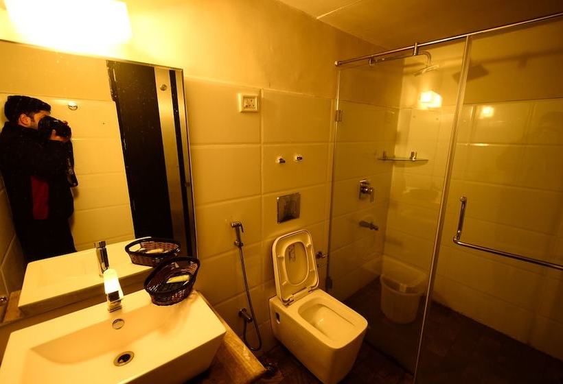 ホテル Aksa Srinagar