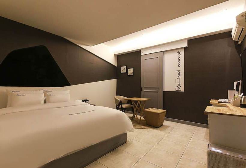 Hotel Refined