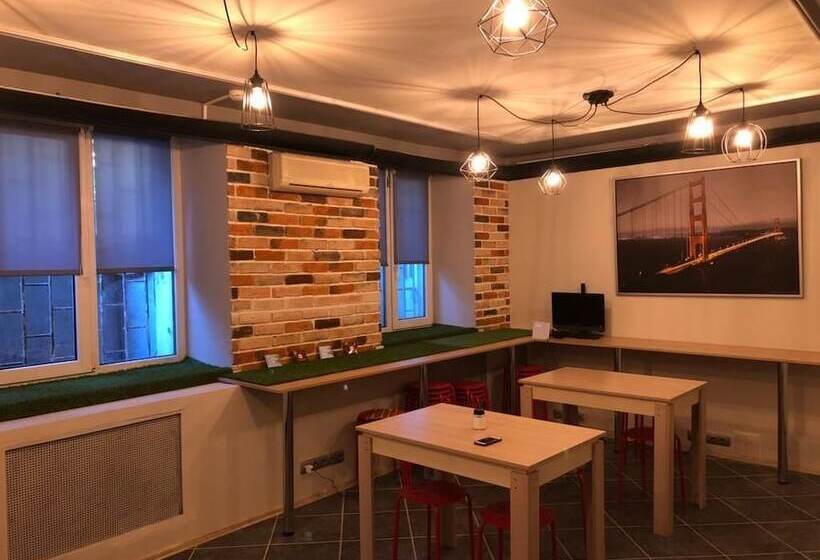 Capsule Hostel Yes Sport