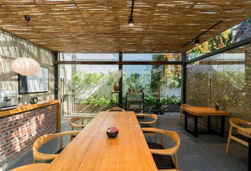 Dali Old Courtyard Boutique Inn