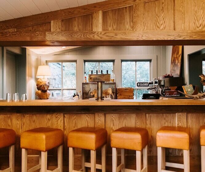 여관 Highlander Mountain House