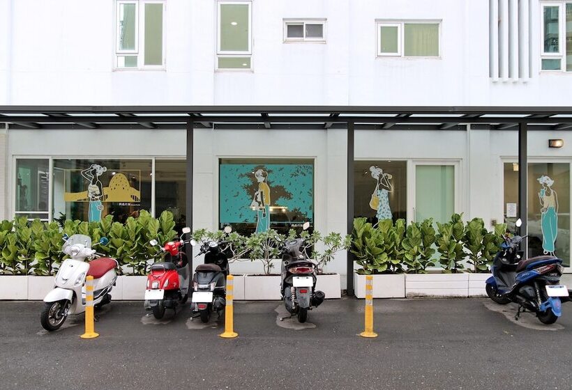 تختخواب و صبحانه Meant To Be