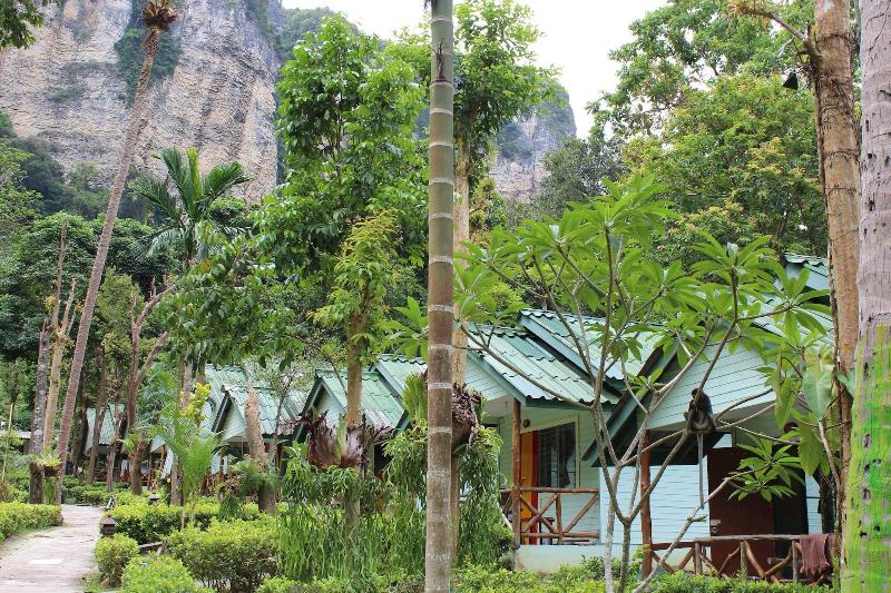هتل Chill Out Bar And Bungalows