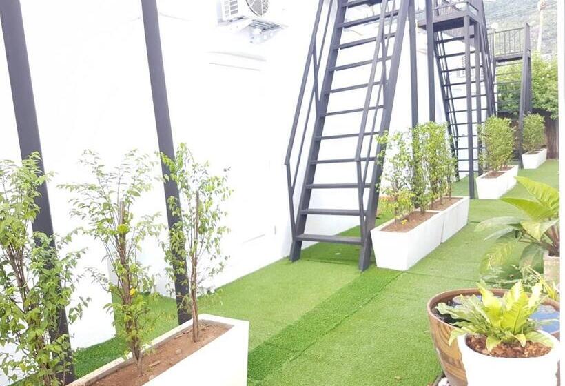 هتل Phannarai House