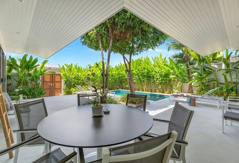 Villa White Orchid