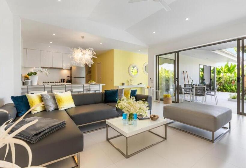 Villa White Orchid
