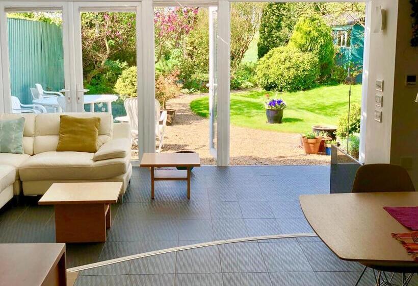 تختخواب و صبحانه Laurels