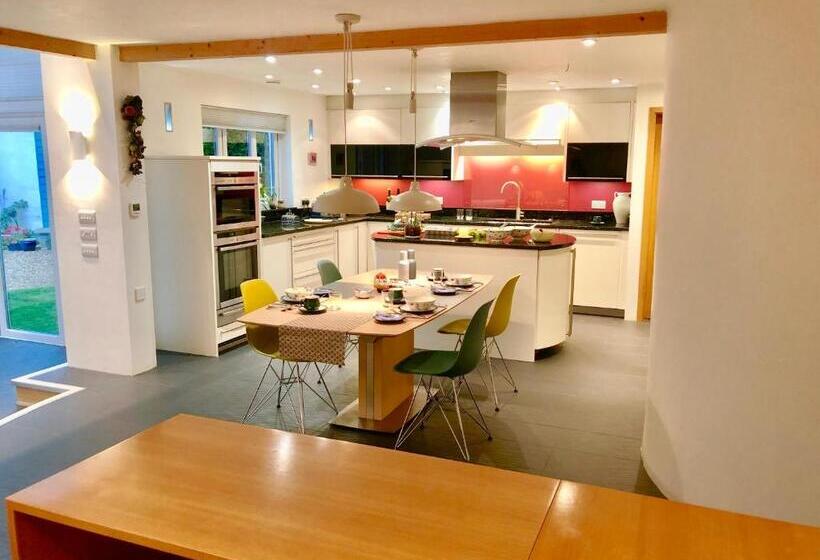 تختخواب و صبحانه Laurels