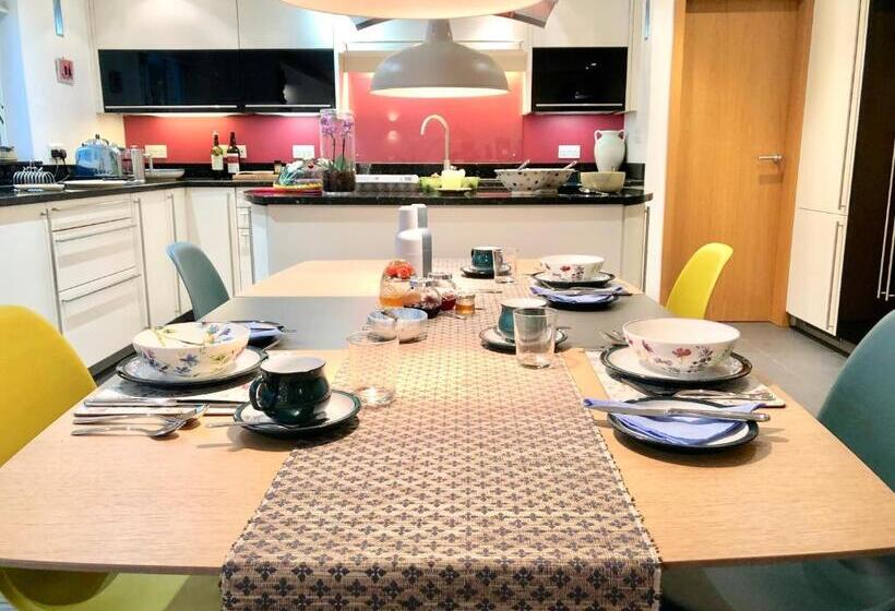 تختخواب و صبحانه Laurels