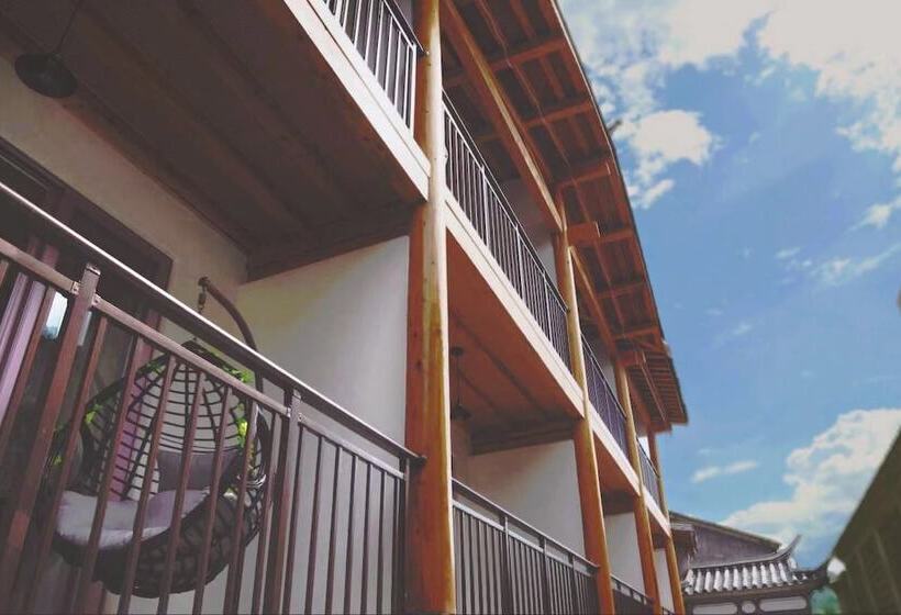 مسافرخانه The Yan House Tengchong