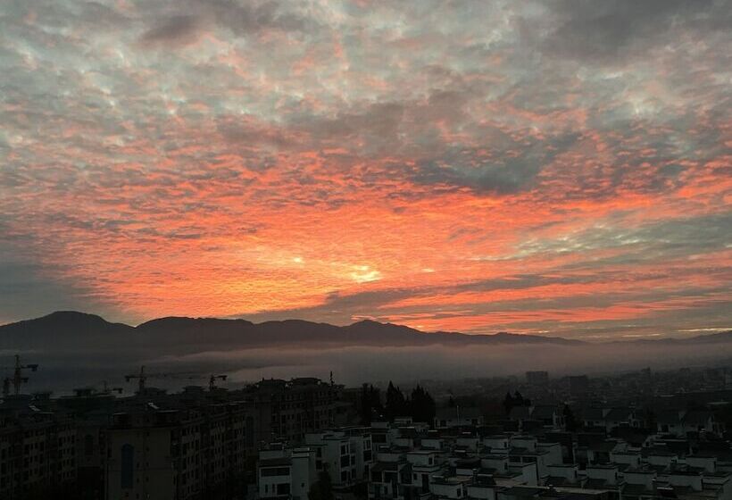 پانسیون Tengchong Two Suite Guesthouse