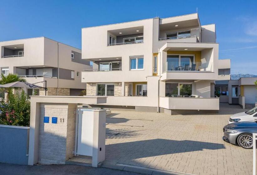 Apartments & Rooms Danivan Pool Villas B