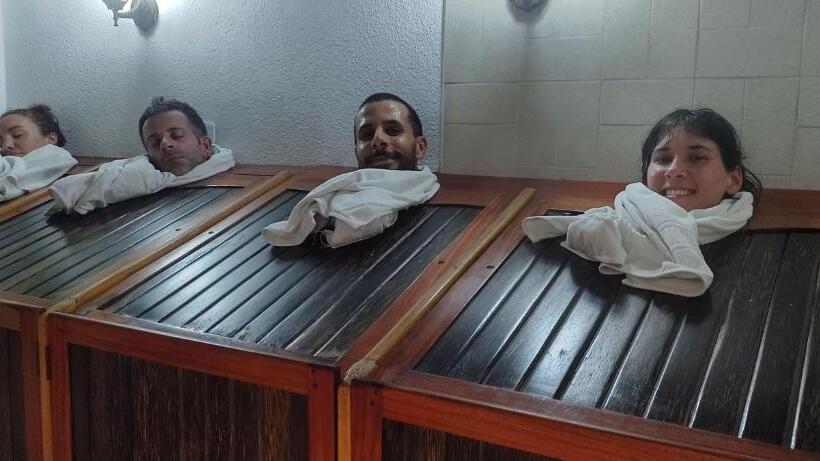 مسافرخانه Isla De Baños Hosteria Y Spa