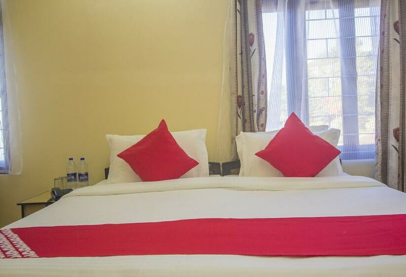 هتل Gompus By Oyo Rooms