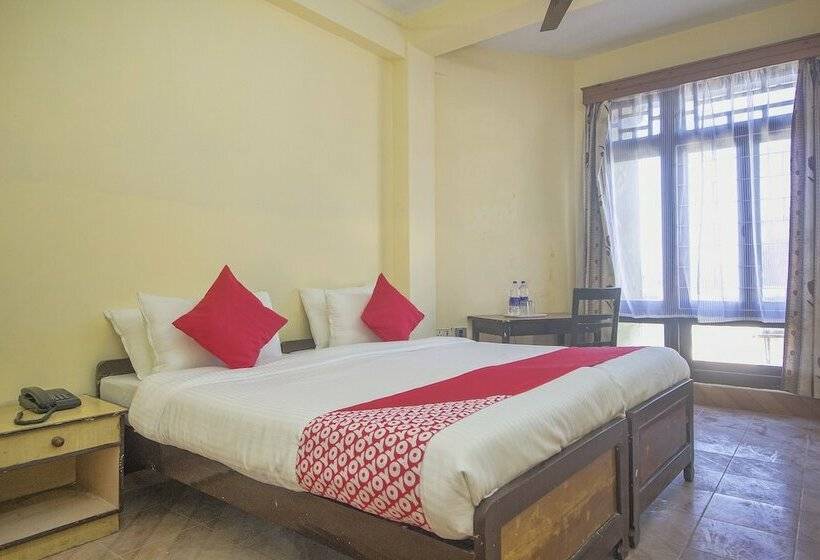 هتل Gompus By Oyo Rooms