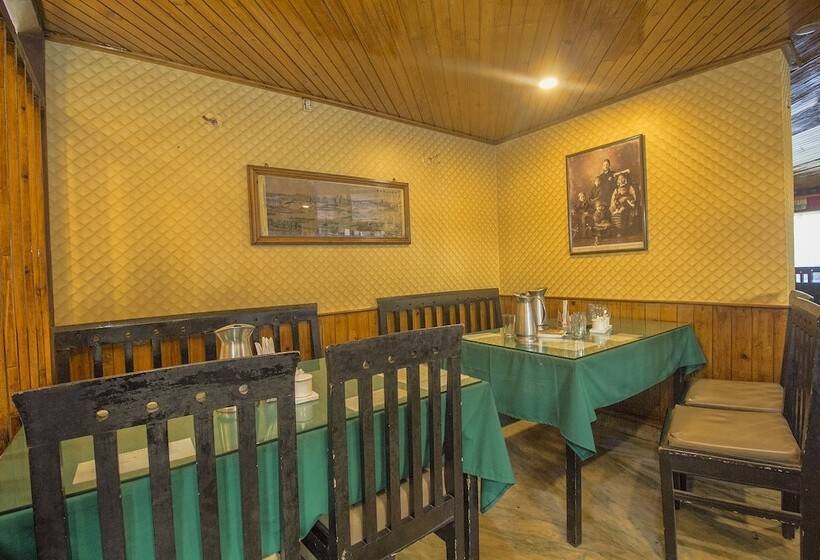 هتل Gompus By Oyo Rooms