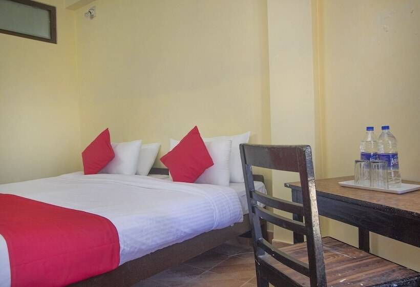 هتل Gompus By Oyo Rooms