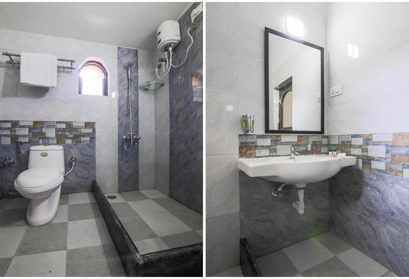 هتل La Petite By Oyo Rooms