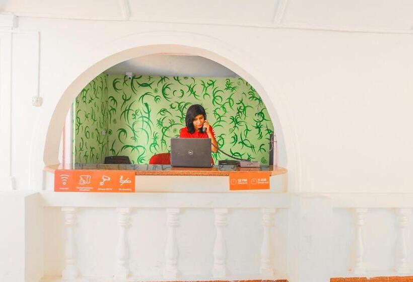 هتل La Petite By Oyo Rooms