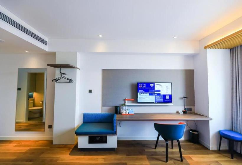 هتل Holiday Inn Express Yantai Fulai