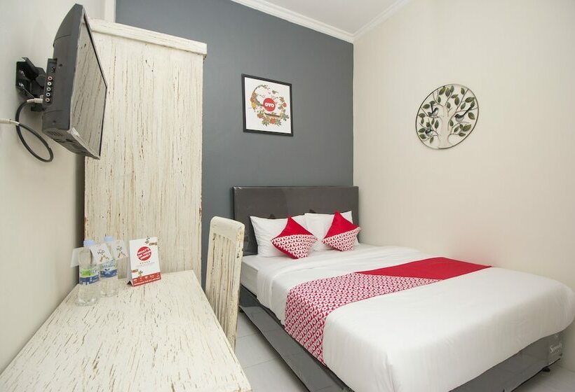 هتل Irooms Homestay By Oyo Rooms
