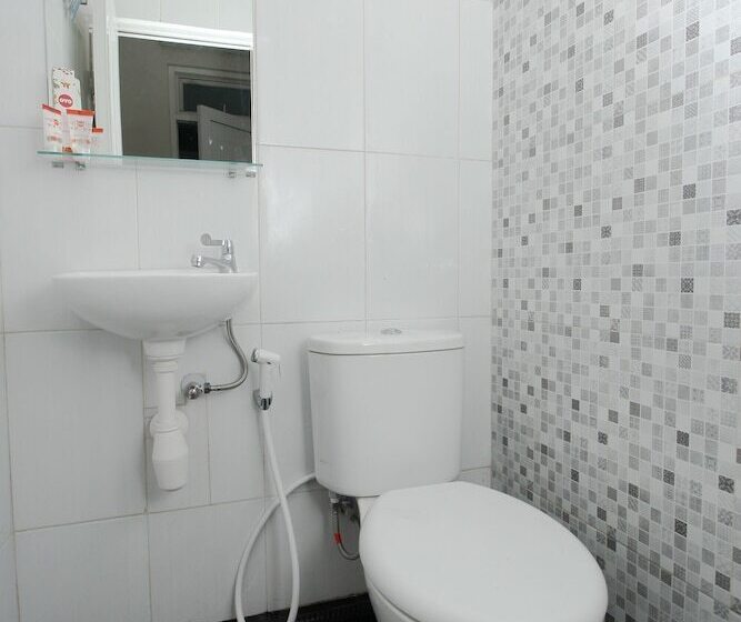 هتل Irooms Homestay By Oyo Rooms