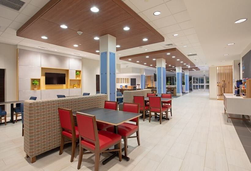 בית מלון כפרי Holiday Inn Express & Suites   Ely, An Ihg