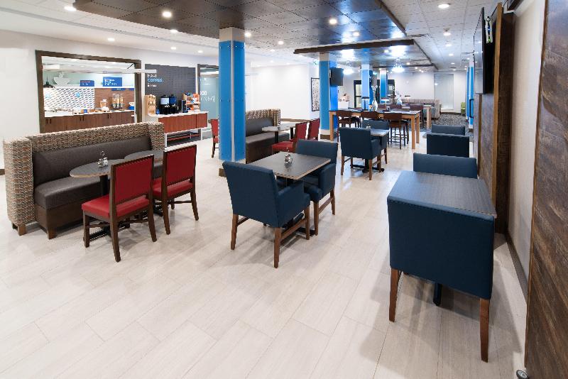 هتل Holiday Inn Express & Suites   North Battleford, An Ihg