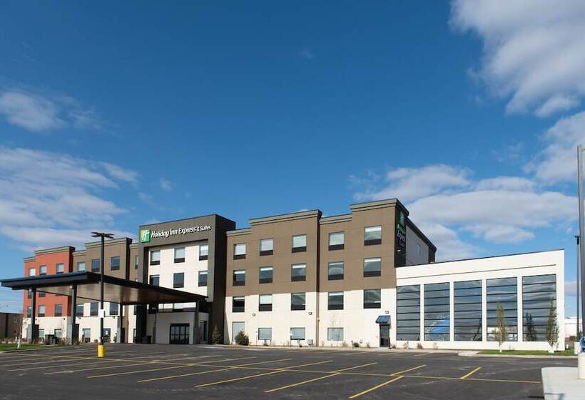 هتل Holiday Inn Express & Suites   North Battleford, An Ihg